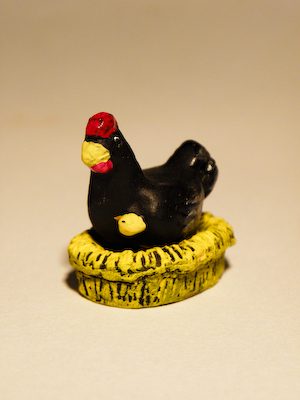 Poule noire pour santons de 9 cm