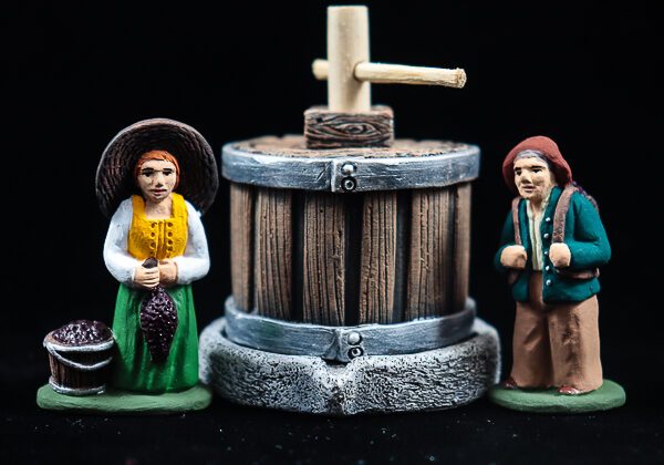 Vendangeurs 4cm et pressoir Santon de vendangeuse de 4cm