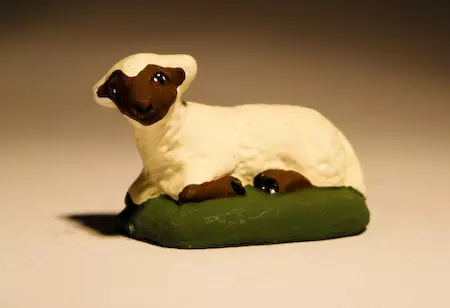 Mouton Couché Tête noire pour santons de 7 cm